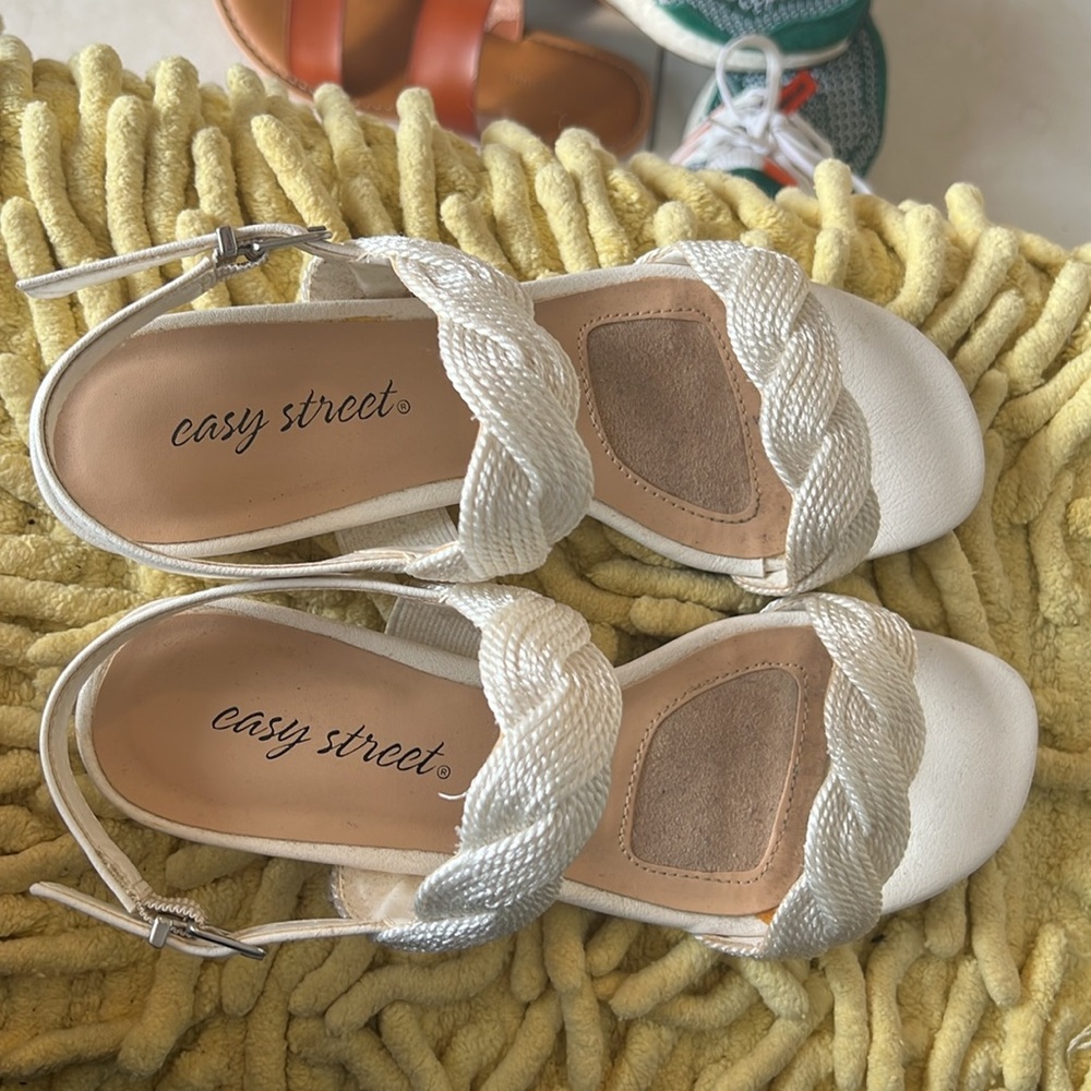 Cute white dress sandals - Picture 8 of 11